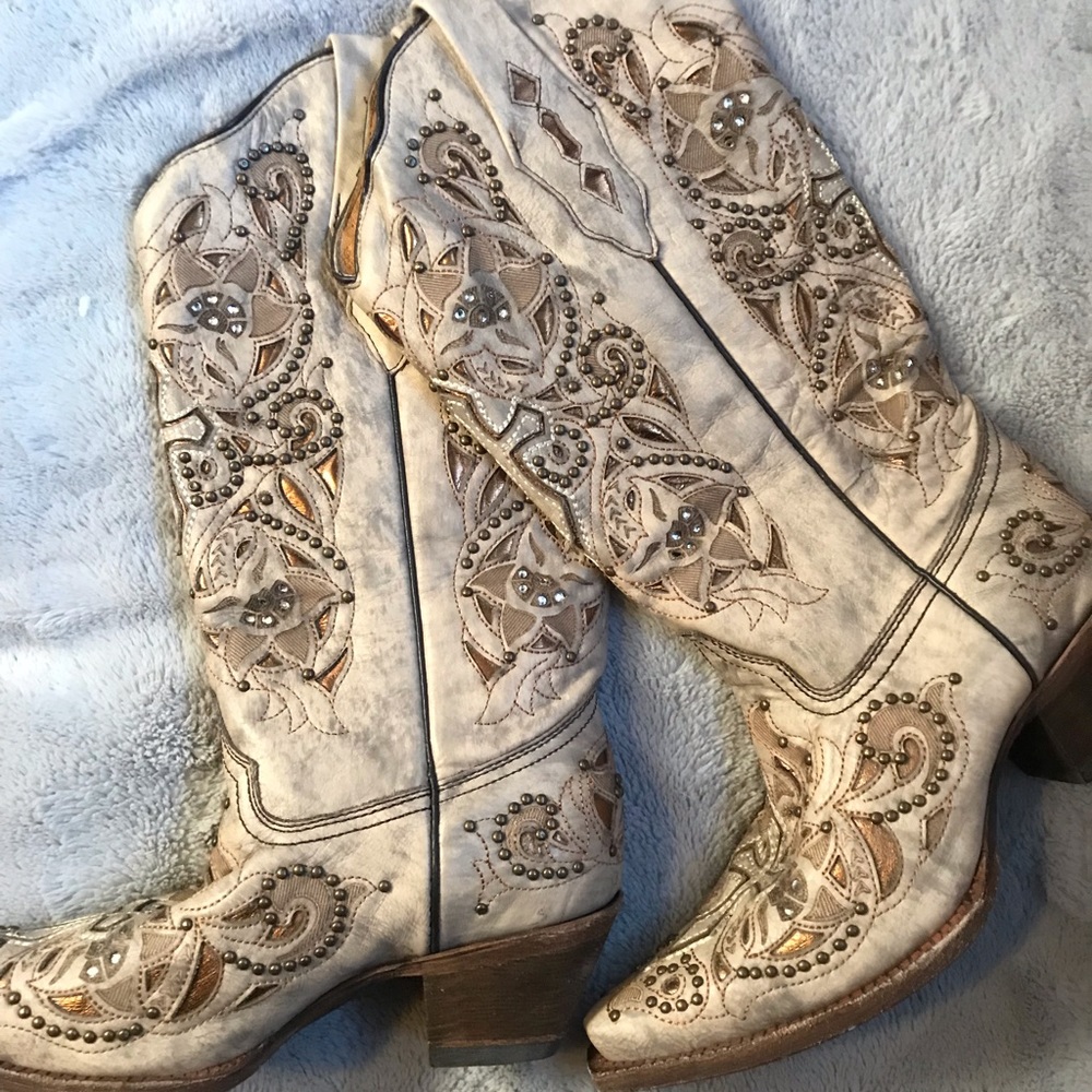 Buckle cowgirl boots